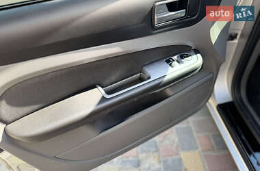 Хэтчбек Ford Focus 2010 в 