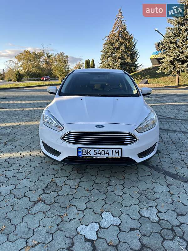Седан Ford Focus 2015 в 