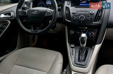 Седан Ford Focus 2015 в 