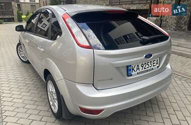 Хэтчбек Ford Focus 2010 в 