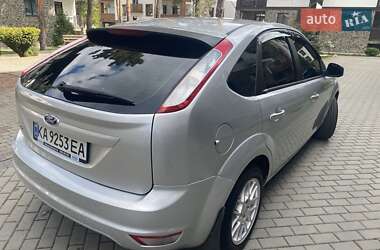 Хэтчбек Ford Focus 2010 в 