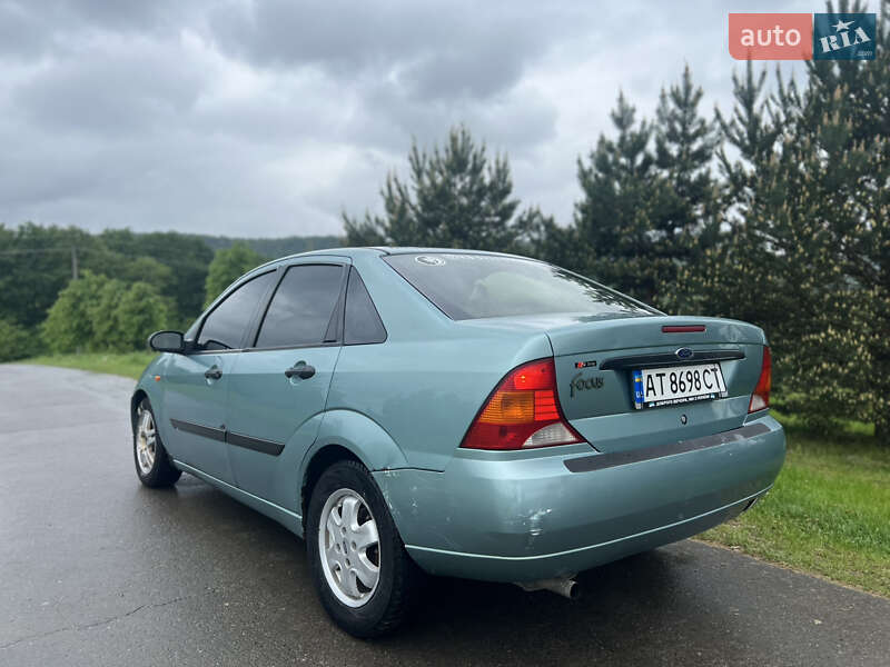 Седан Ford Focus 2001 в Болехове