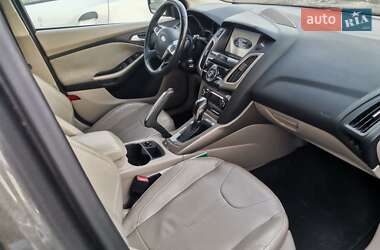 Хэтчбек Ford Focus 2011 в 
