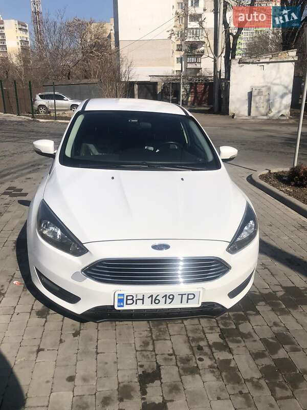 Хэтчбек Ford Focus 2015 в 
