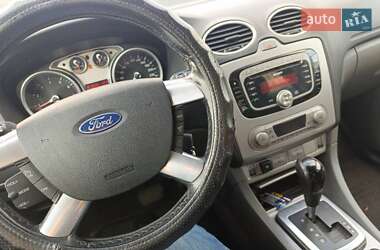 Хэтчбек Ford Focus 2010 в 