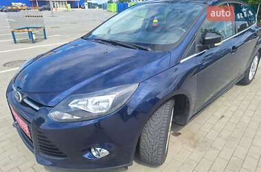 Хэтчбек Ford Focus 2012 в 