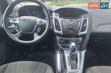 Хэтчбек Ford Focus 2012 в 