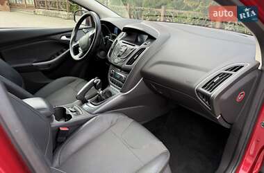 Хэтчбек Ford Focus 2011 в 