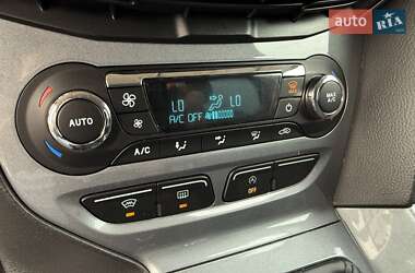 Хэтчбек Ford Focus 2011 в 