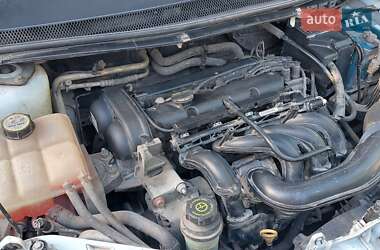 Хэтчбек Ford Focus 2011 в 