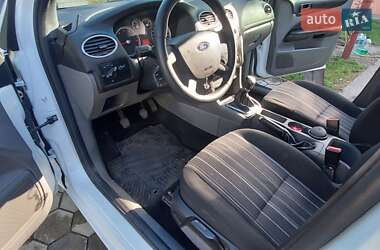 Хэтчбек Ford Focus 2011 в 