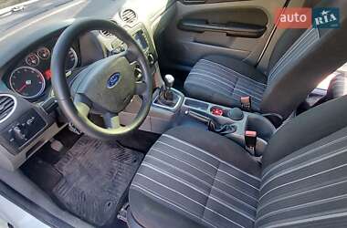 Хэтчбек Ford Focus 2011 в 