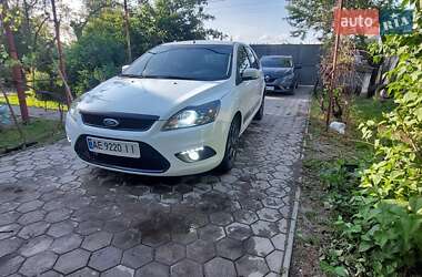 Хэтчбек Ford Focus 2011 в 