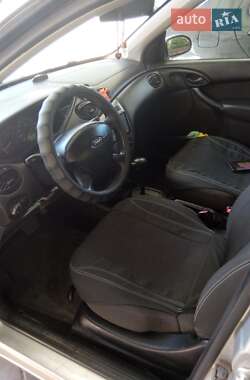 Хэтчбек Ford Focus 2003 в 