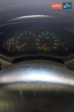 Хэтчбек Ford Focus 2003 в 
