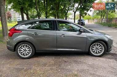 Хэтчбек Ford Focus 2012 в 