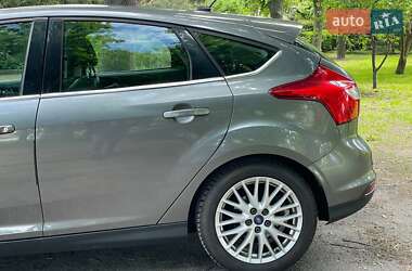 Хэтчбек Ford Focus 2012 в 