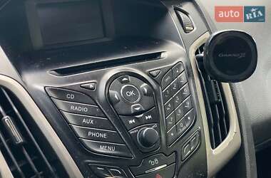 Хэтчбек Ford Focus 2012 в 
