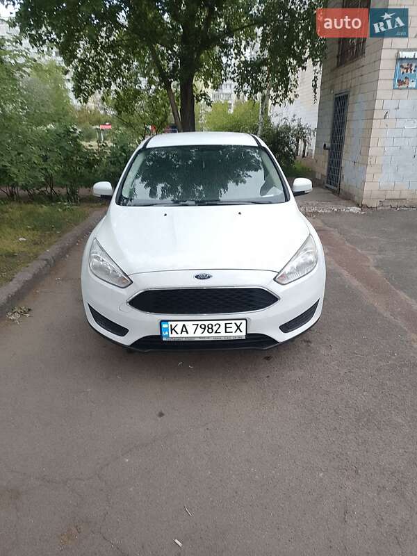 Хетчбек Ford Focus 2015 в 