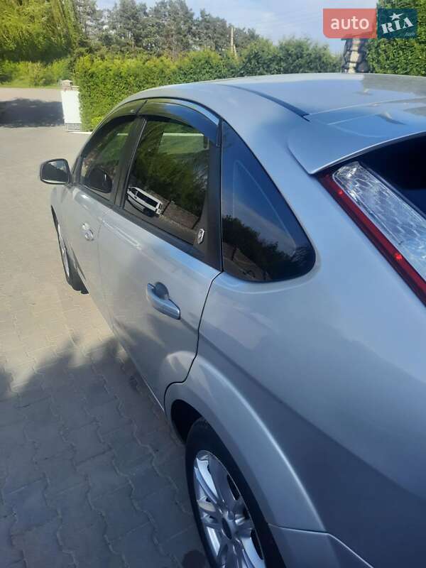 Хэтчбек Ford Focus 2009 в Волочиске