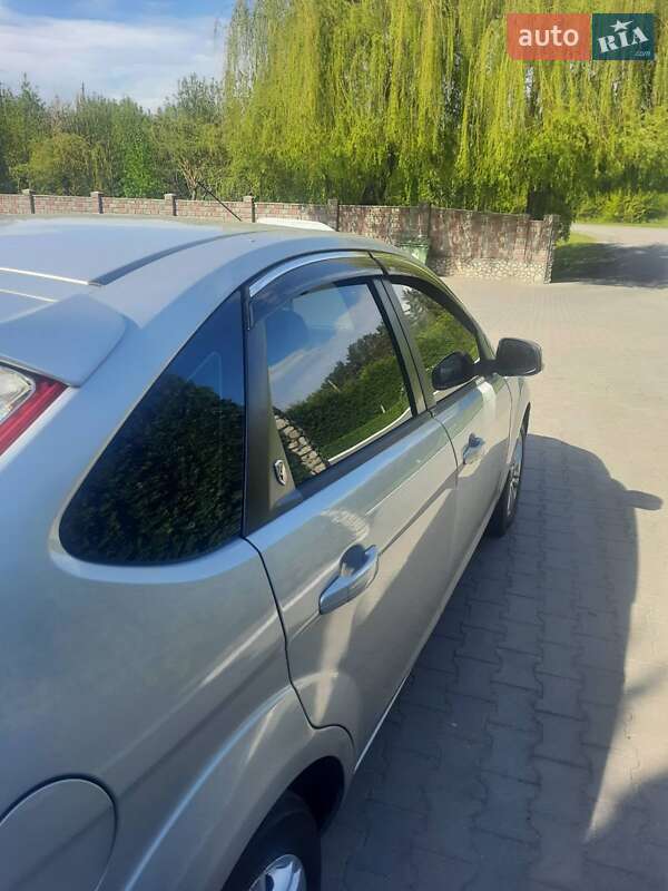 Хэтчбек Ford Focus 2009 в Волочиске