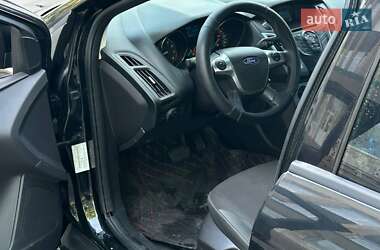 Хэтчбек Ford Focus 2011 в 