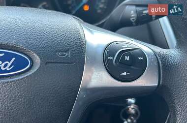 Хэтчбек Ford Focus 2011 в 