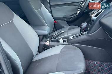 Хэтчбек Ford Focus 2011 в 