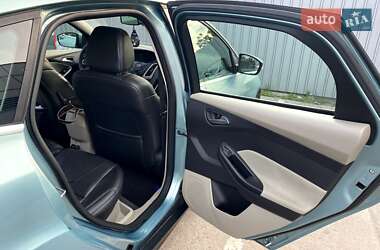 Хэтчбек Ford Focus 2011 в 