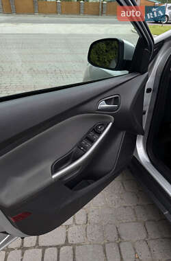 Хетчбек Ford Focus 2011 в 