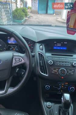 Седан Ford Focus 2015 в 
