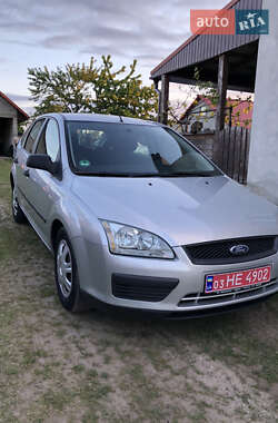 Хэтчбек Ford Focus 2005 в 