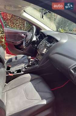 Седан Ford Focus 2015 в 