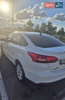 Седан Ford Focus 2015 в 