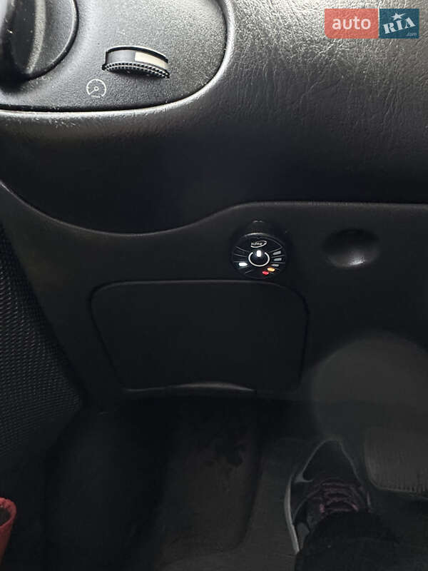 Седан Ford Focus 2001 в Києві