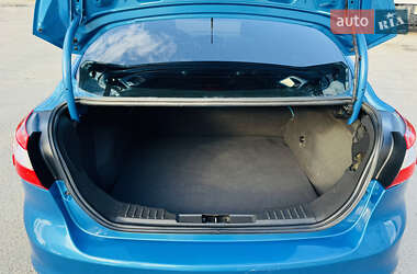 Седан Ford Focus 2011 в 