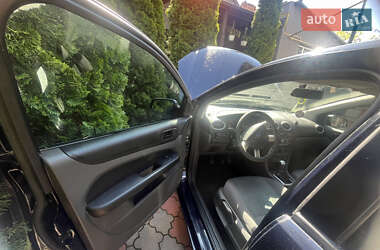 Хэтчбек Ford Focus 2005 в 