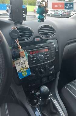 Хэтчбек Ford Focus 2011 в 