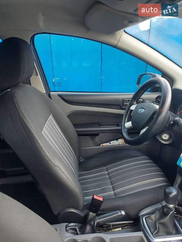 Хэтчбек Ford Focus 2011 в Виннице