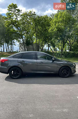Седан Ford Focus 2015 в 