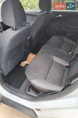 Хэтчбек Ford Focus 2012 в 