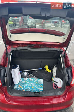 Хэтчбек Ford Focus 2012 в 