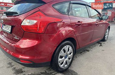 Хэтчбек Ford Focus 2012 в 