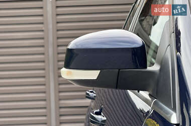 Хэтчбек Ford Focus 2012 в 
