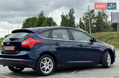 Хэтчбек Ford Focus 2012 в 