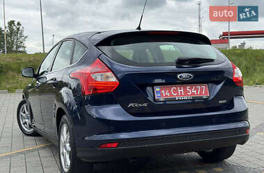 Хэтчбек Ford Focus 2012 в 