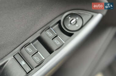 Хэтчбек Ford Focus 2012 в 