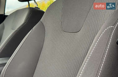 Хэтчбек Ford Focus 2012 в 