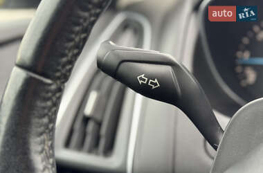 Хэтчбек Ford Focus 2012 в 