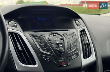 Хэтчбек Ford Focus 2012 в 